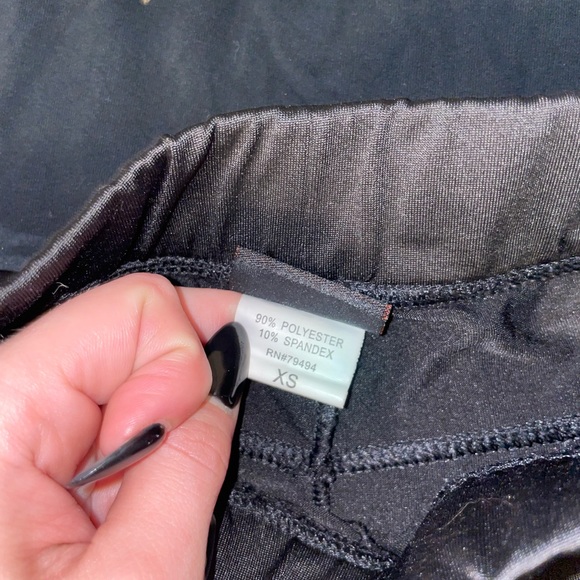 XS Hooters Black Uniform - Picture 2 of 3